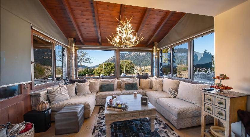 Arachova House | 160 m² House ∙ 4 bedrooms ∙ 8 guests