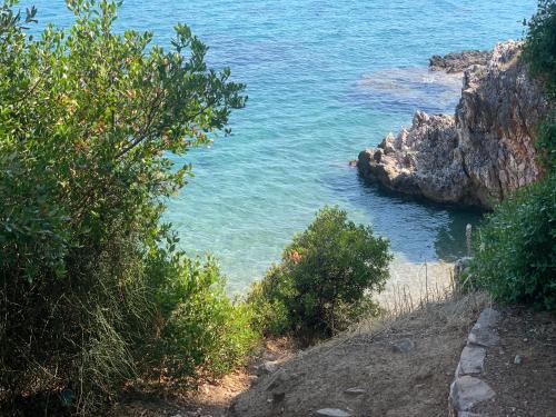Messini Apartment | 2 h drive from Athens El Ven To Polylimnia waterfalls Nat Sea Cave area available from Sept
