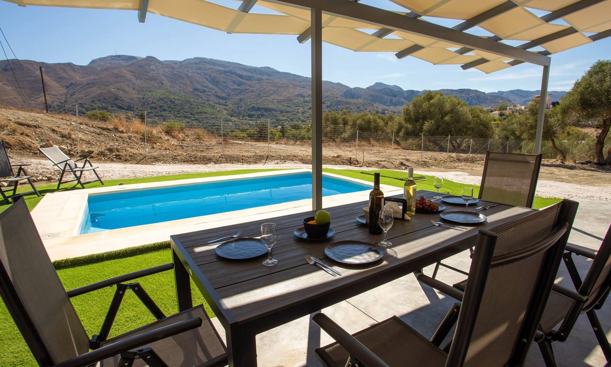 Agkouseliana Villa | 3-Bed Villa in Palaioloutra with private pool