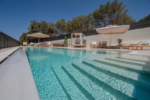 Xiro Chorio Villa | 3As Luxury Villa with Heated Pool, Sauna and Gym