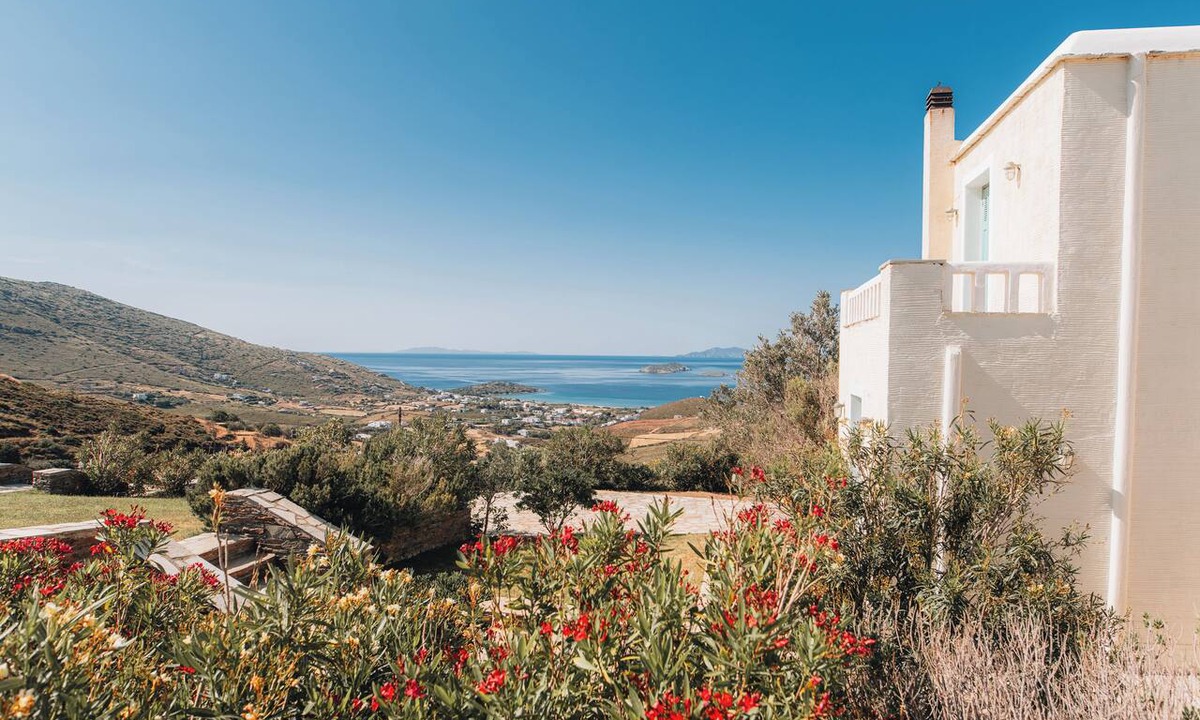 Ydrousa Villa | 4-bedroom villa overlooking the Aegean Sea