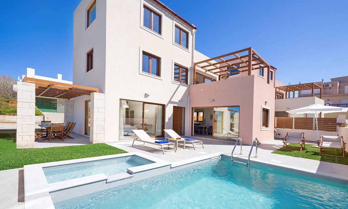 Agia Marina Villa | 4-bedroom Villa Theasis