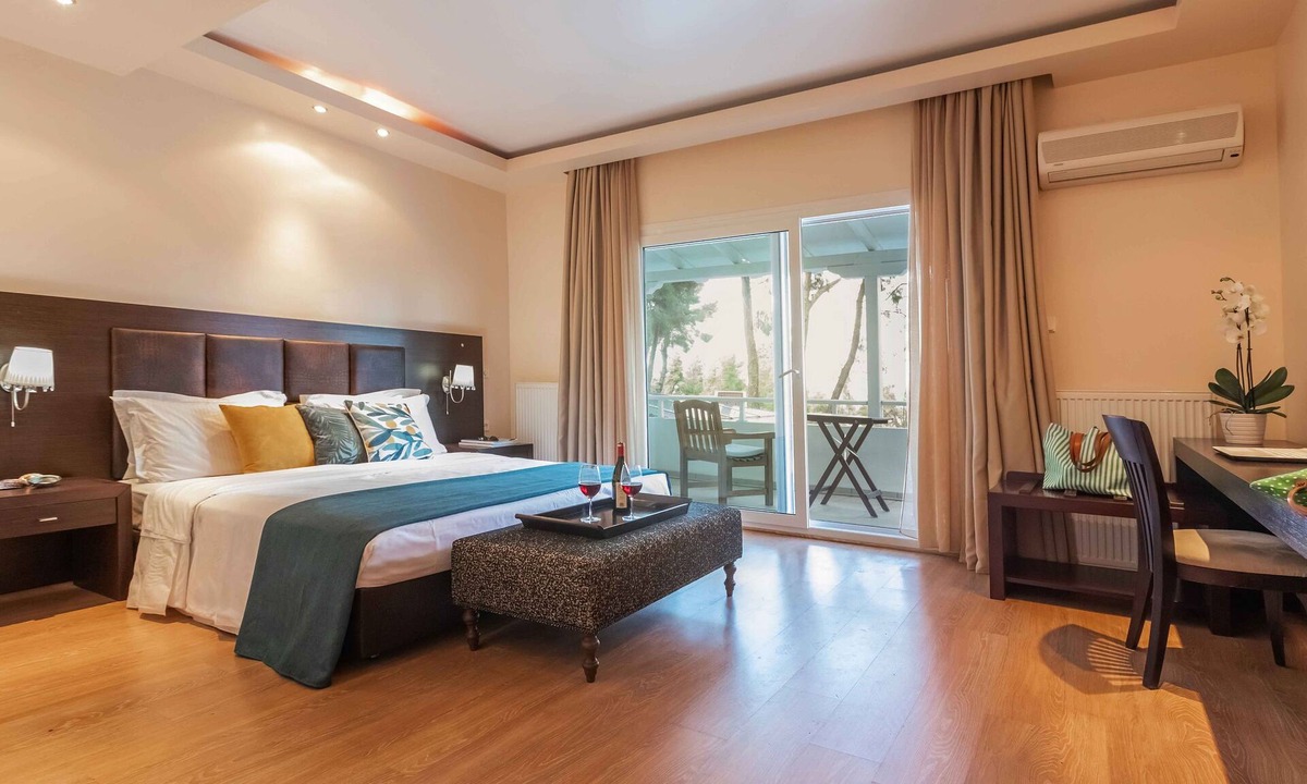 Sane Villa | A Private Haven: Hera with Secluded Pool and Garden