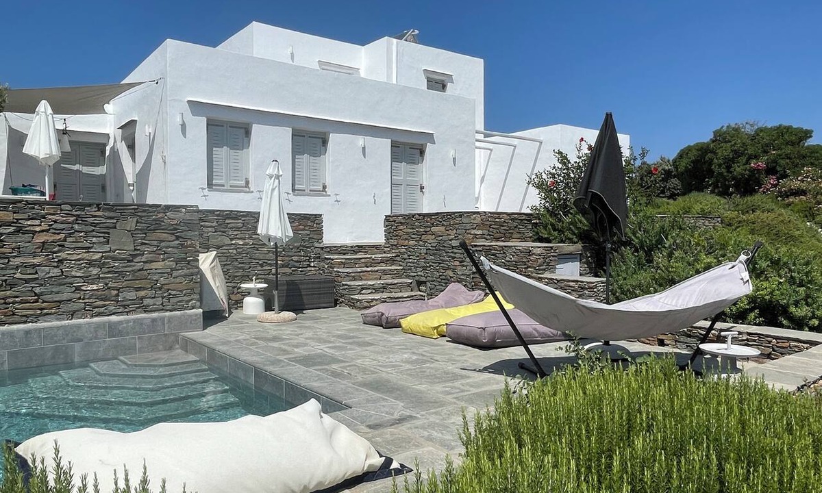 Platis Gialos House | A quiet Cycladic-style family home with a pool and an exceptional ocean view.