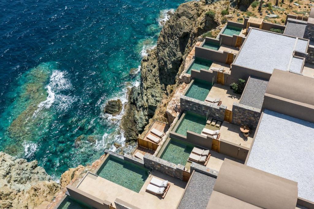 Mononaftis Hotel | Acro Suites - A Wellbeing Resort