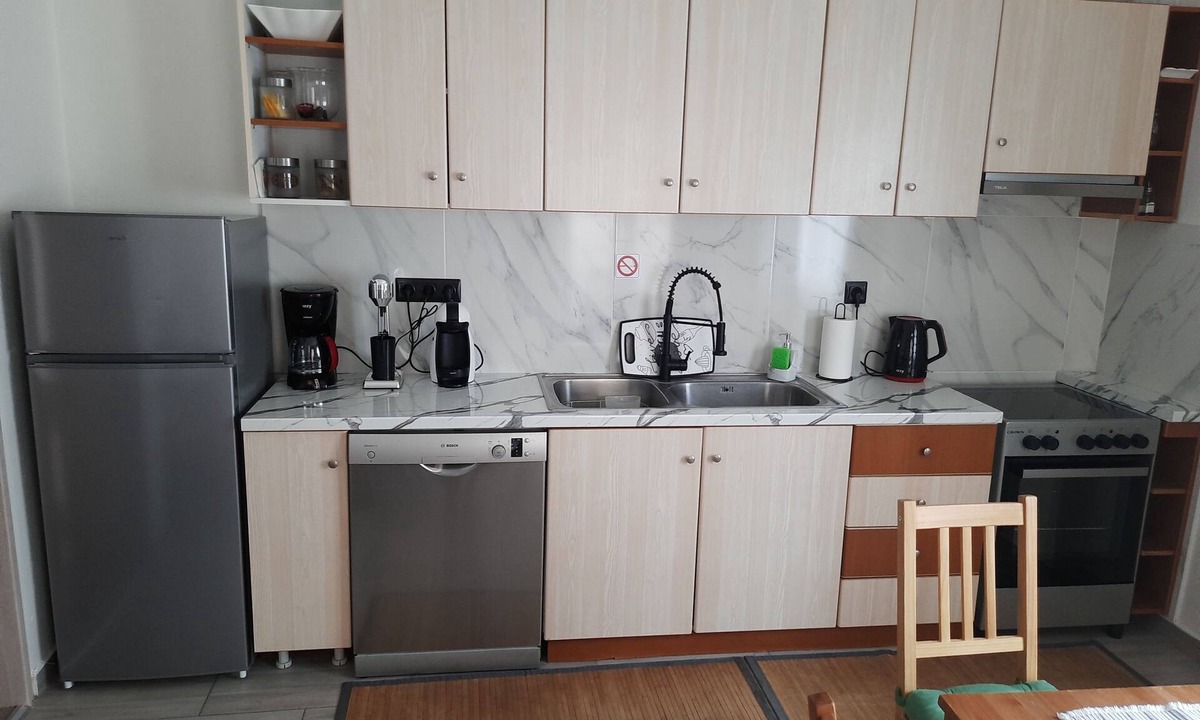 Ioannina Apartment | AkisPlace. 3 bedroom apt fully rennovated, cozy and comfortable place to stay.