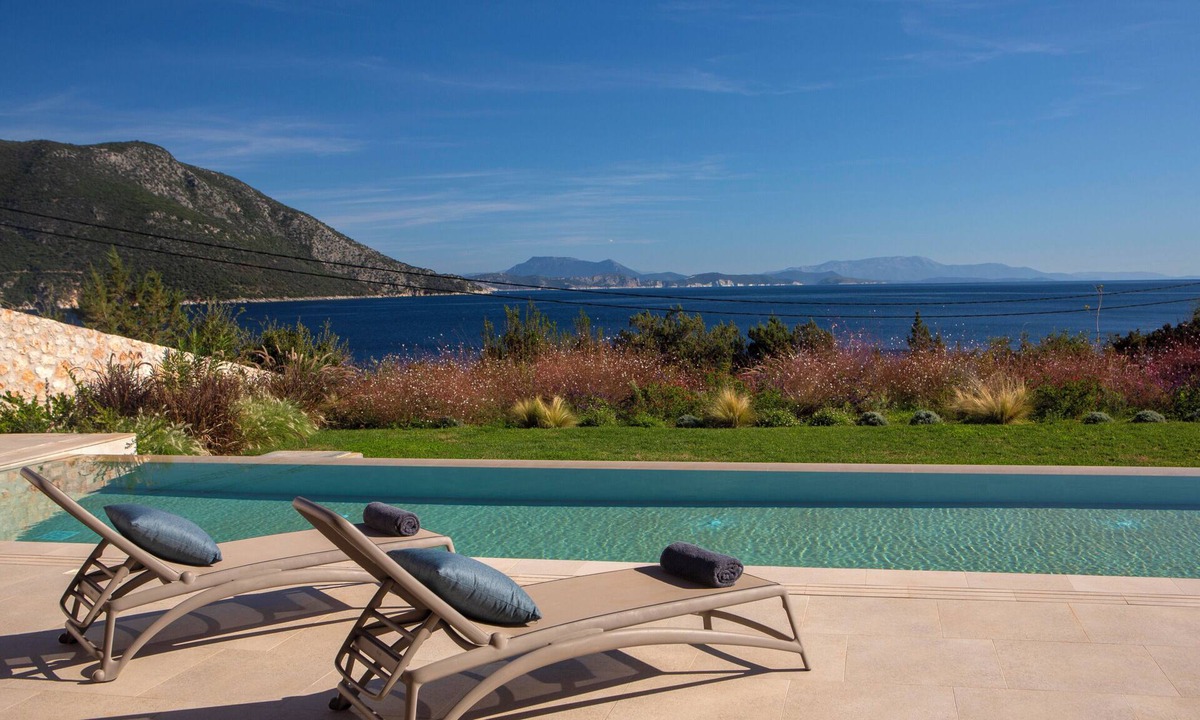 Evgiros Villa | Amber by the sea – Elegant Villa with amazing view and XLarge Infinity Pool
