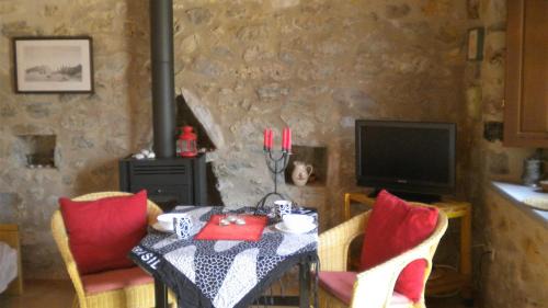 Fokiano House | Amygdalia, a Stone House in a quiet landscape