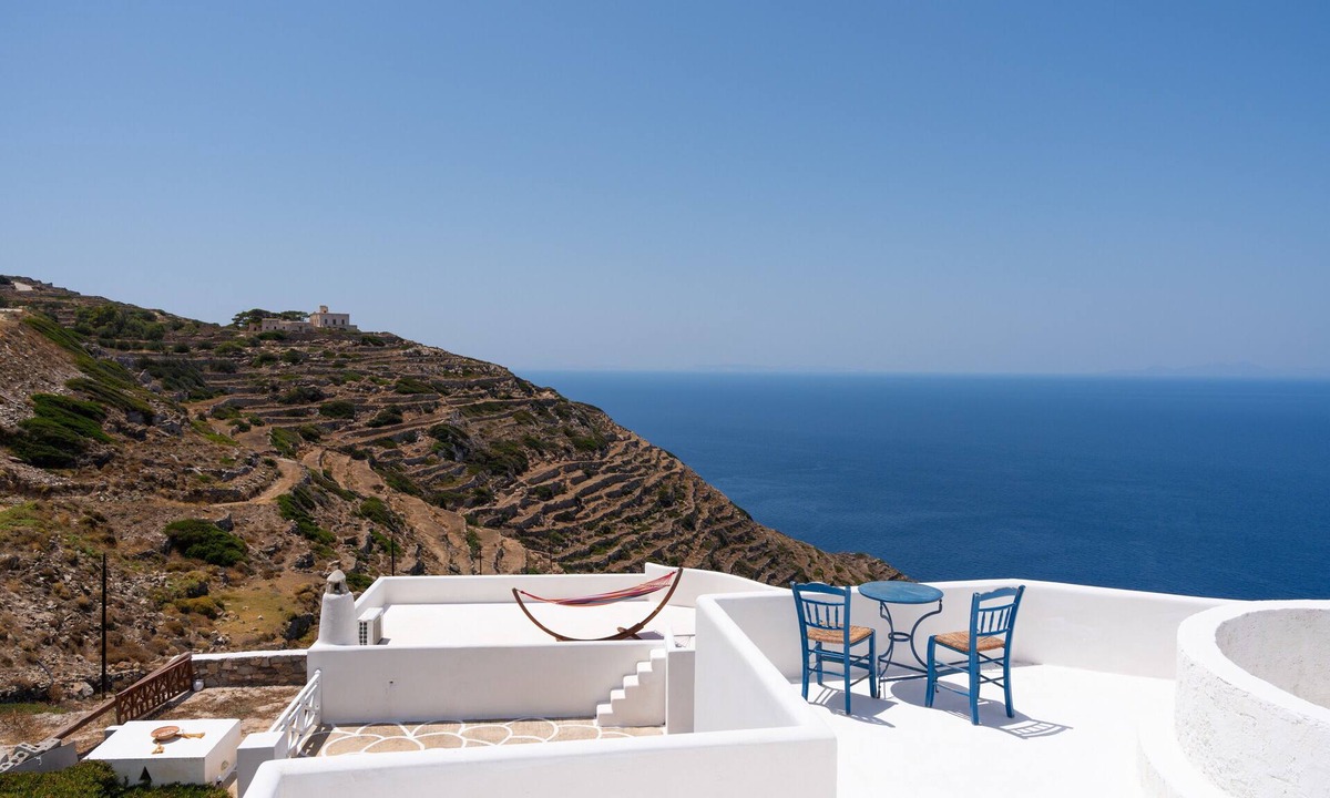 Sikinos Apartment | Apartment 'Antiparos' with Sea View, Pet-Friendly