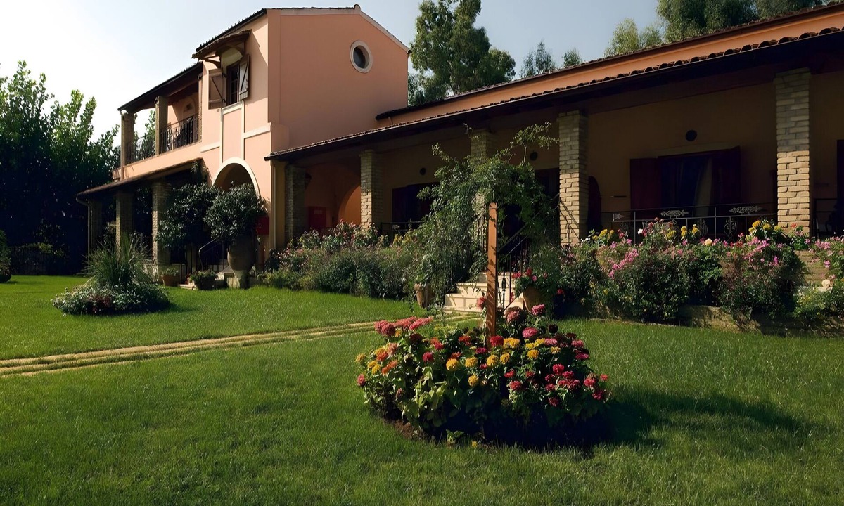 Tzavros House | Apartment 'Corfu Club Maisonette 3' with Shared Pool, Wi-Fi and Air Conditioning