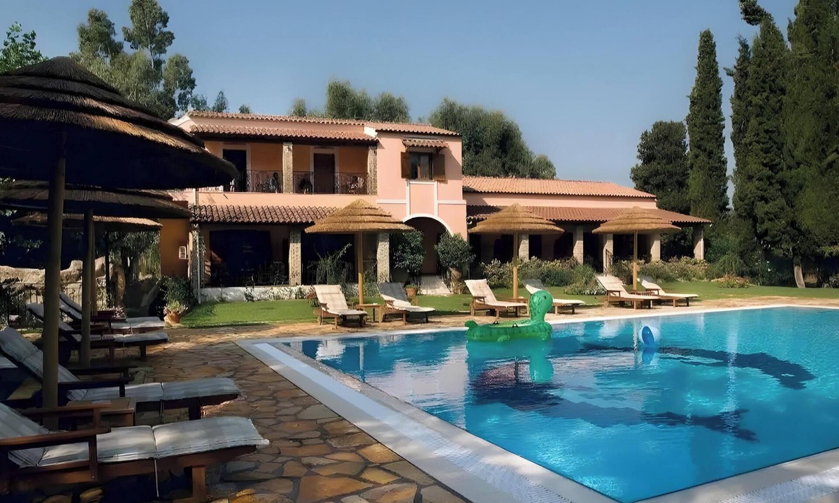 Tzavros House | Apartment 'Corfu Club Maisonette 1' with Shared Pool, Wi-Fi and Air Conditioning