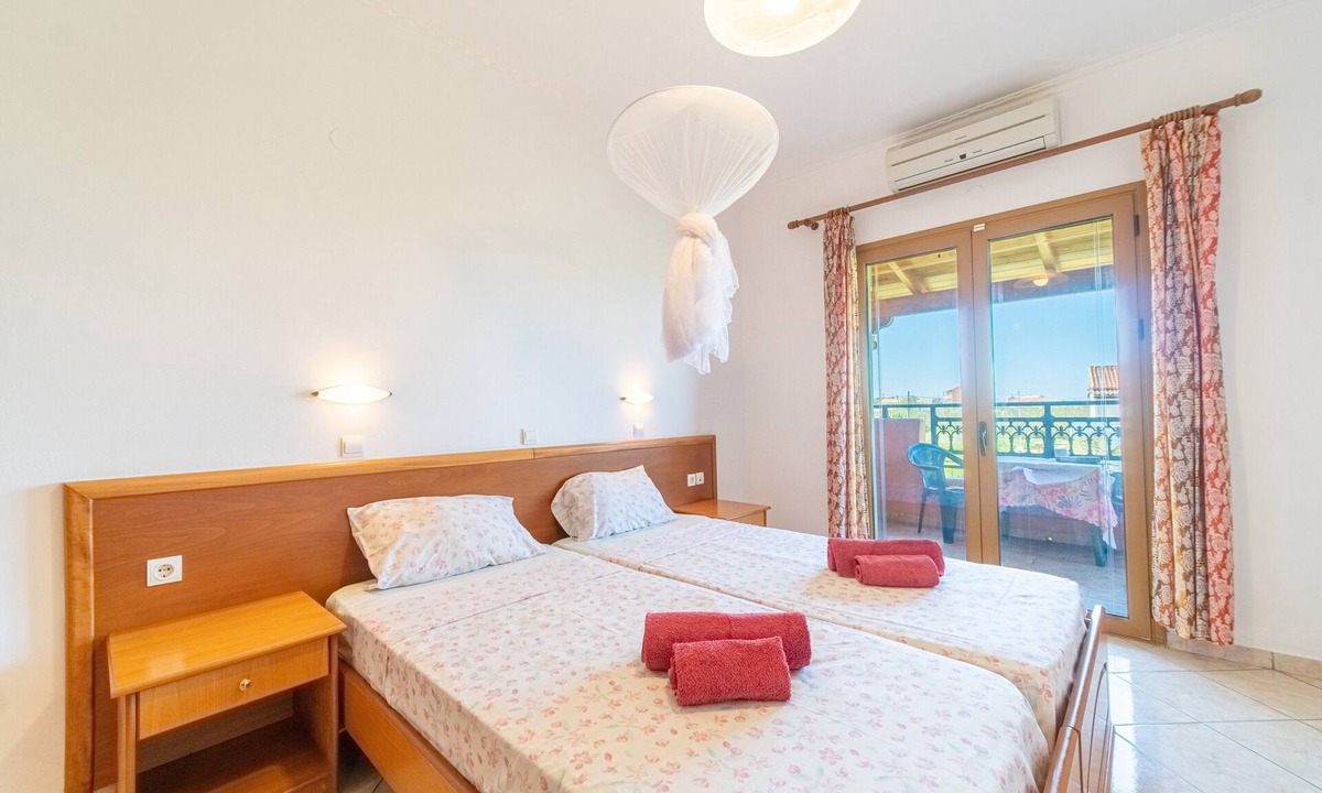 Arillas Apartment | Apartment 'Giannis 4' with Shared Garden, Wi-Fi and Air Conditioning