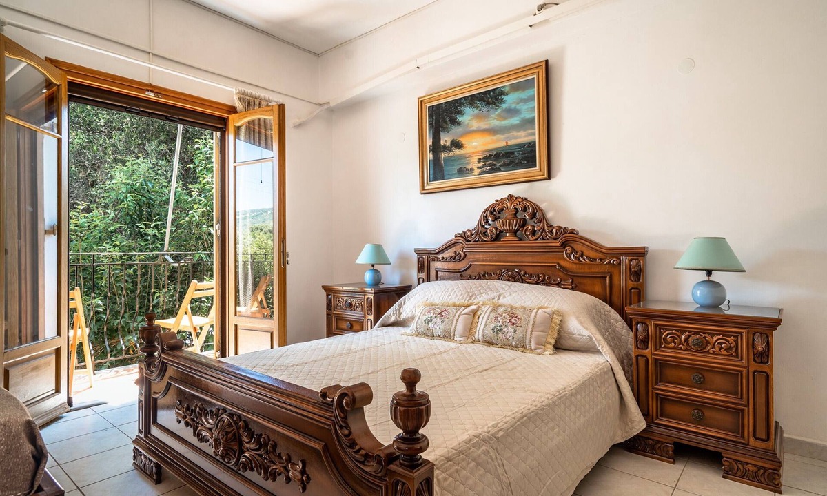 Kateleios Apartment | Apartment 'Makis Katelios' with Balcony, Wi-Fi and Air Conditioning