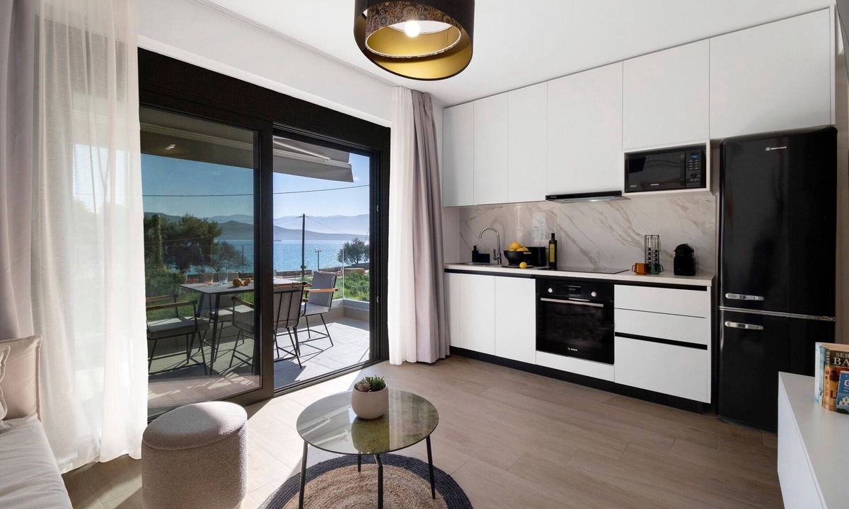 Nikiana Apartment | Apartment 'Mella Roa Emer' with Sea View, Wi-Fi and Air Conditioning
