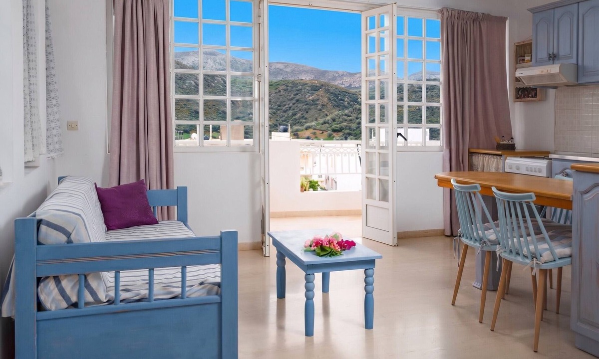 Palekastro Apartment | Apartment 'Memories' with Balcony, Wi-Fi and Air Conditioning