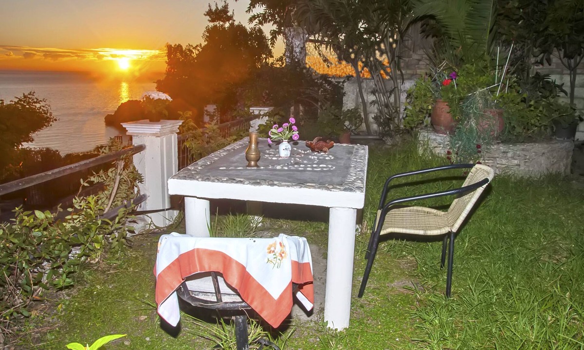 Sinarades Apartment | Apartment with garden "Tonia"