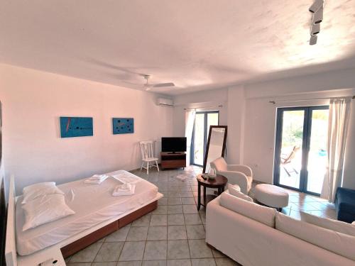 Agios Emilianos Apartment | Archos Beachfront Studio