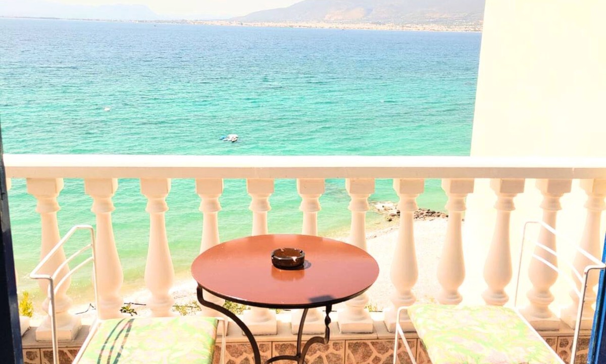 Mikri Mantineia Apartment | Authentic Greek hospitality on the Messinian Gulf.