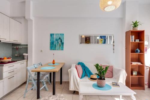 Halepa Apartment | Backyard Art Studio