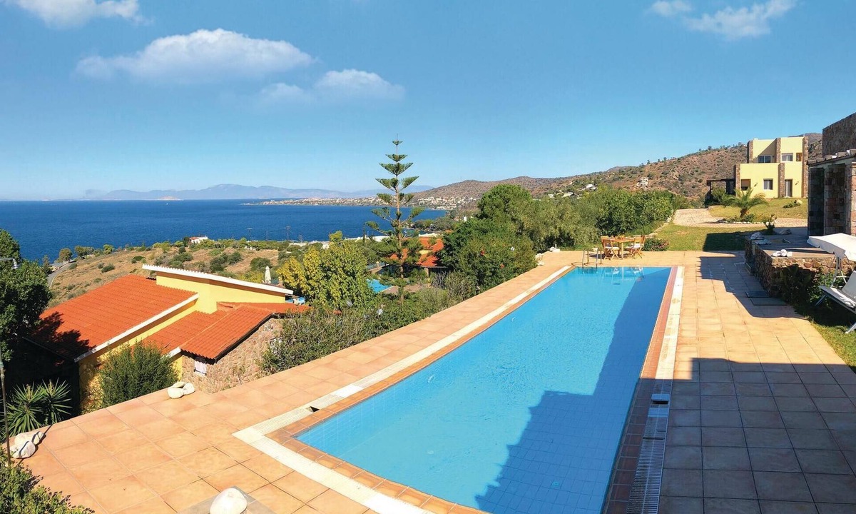 Kontos House | Beach front home in Perdika