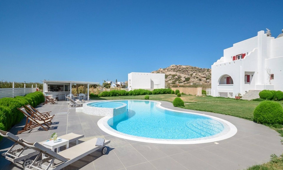 Plaka Villa | Beautiful Naxos Villa | 4 Bedrooms | Silver Villa | Wonderful Mountain Views