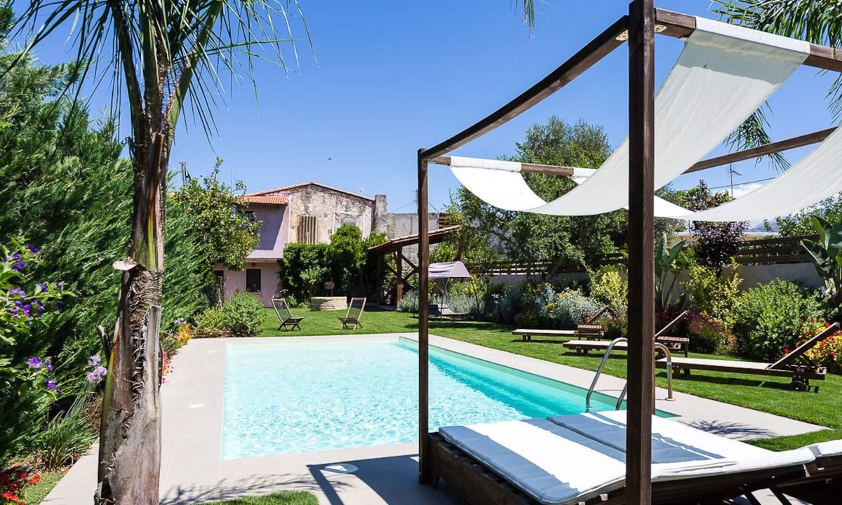 Melidoni Villa | Beautifully restored character Villa with Spacious Garden, 38sqm Pool and BBQ!