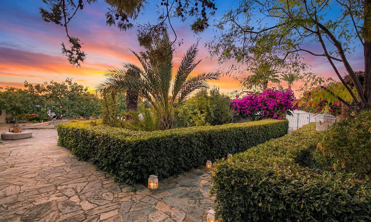 Ayioi Asomatoi House | Cambara Garden Oasis in Aegina, BBQ & Privé Parking
