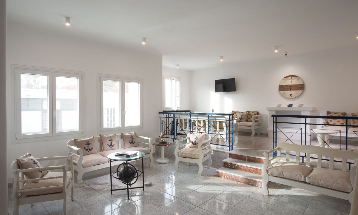 Adamas Hotel | Capetan Giorgantas