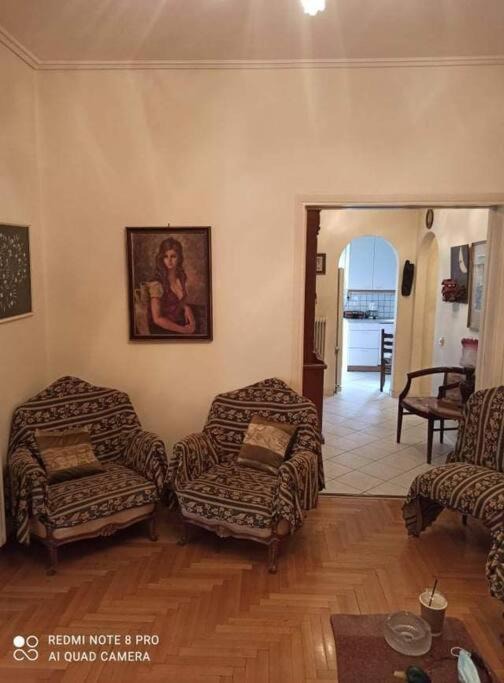 Neapoli Apartment | Classical apartment at Lycabetus Hill