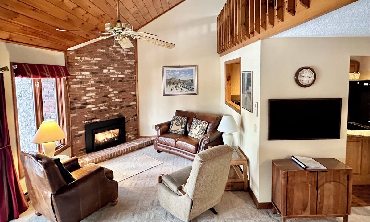 North Conway Condo | Cozy Private Mountain Retreat, 5 mins to Echo Lake, 3 mins to town