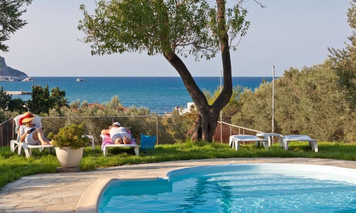 Skopelos Town Apartment | Del Sol sea side Apartment