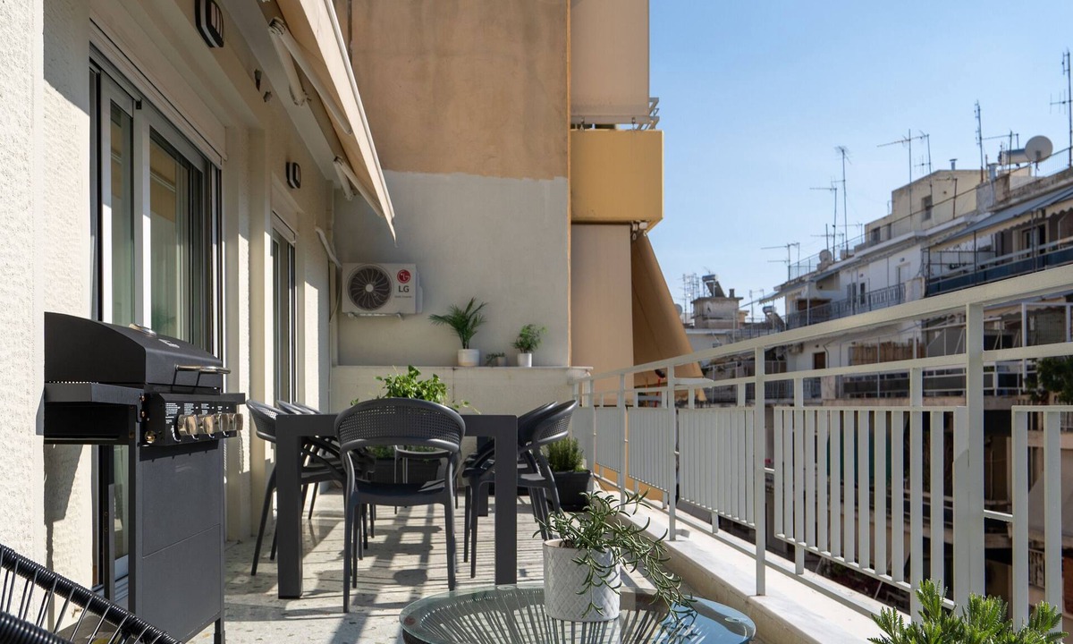 Pangrati Apartment | Deluxe 4 Bedrooms Apartment in Athens Center