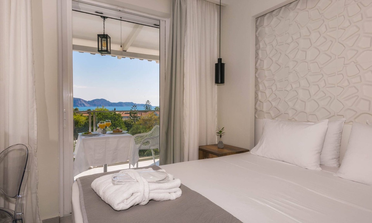 Laganas Apartment | Deluxe Triple Room