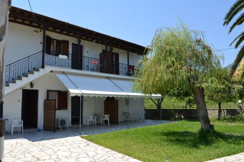 Yenion Apartment | Dimitra Studios Nidri