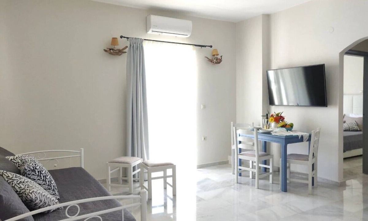 Platanes Apartment | Emorfia's Apartments No4 - 300m to the beach