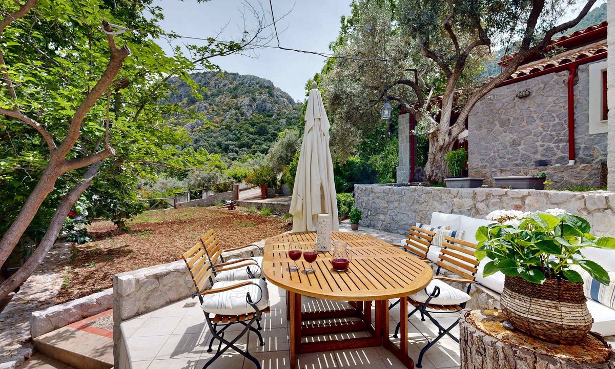 Melissopetra Villa | Epidavros Villas - Rodia Garden Retreat