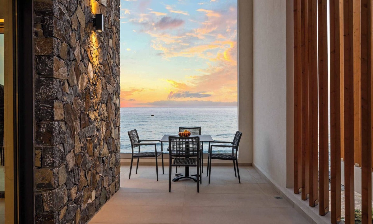 Koutsouras Apartment | Evelmare Beachfront Upper Apartment