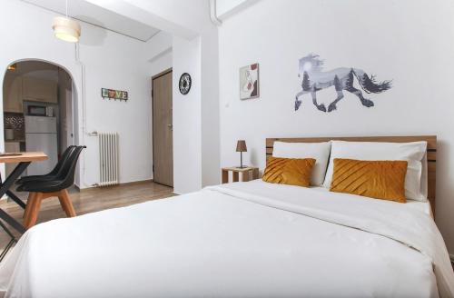 Goudi Apartment | Evelyn's cozy house