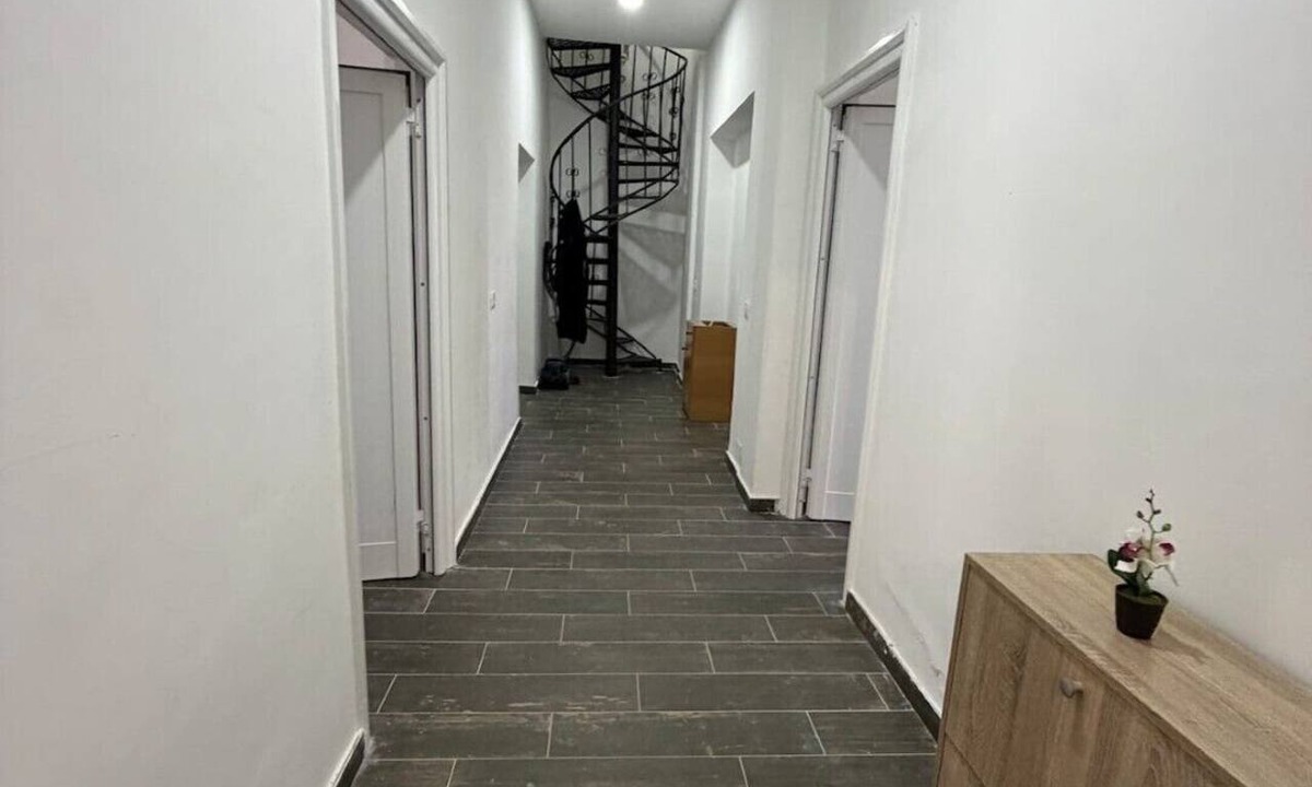 Mbrostar-Urë House | Family house with Garden & Free Parking