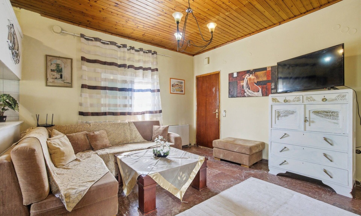 Corfu Apartment | Flat near Corfu Airport with Balcony, Wi-Fi, and Air Conditioning