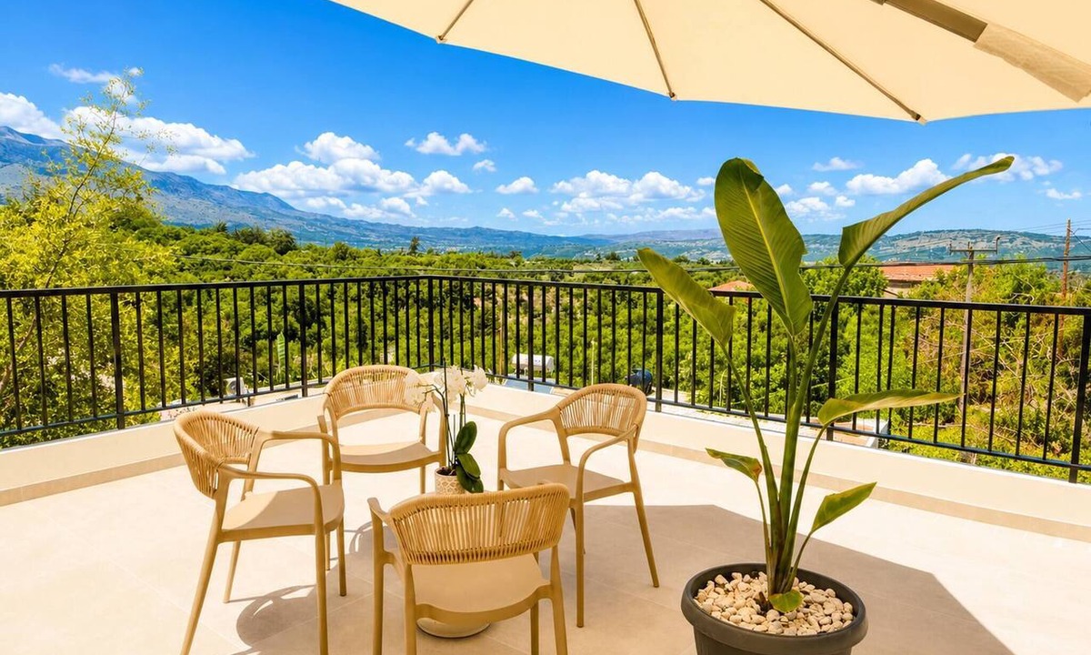 Champatha House | Fragkios Archontiko, 12 min to beach 2BD 4PL 1BA