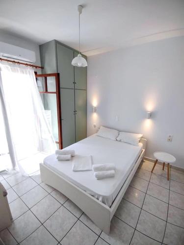Galatas Apartment | Galatas apartment 5 with beautiful sunset, 750m from the sea