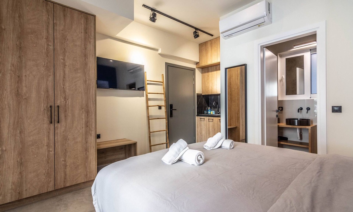 Athens City Centre Apartment | Gem Studio w/Backyard Near Plaka & Acropolis