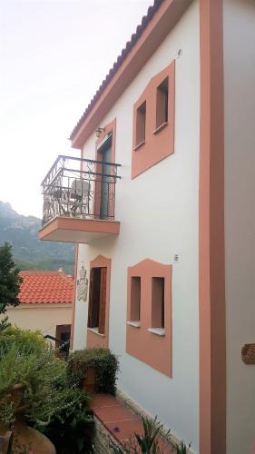 Kokkari Apartment | Green Hill Studios & Apartments