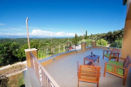 Sinarades Apartment | Happy Holiday House