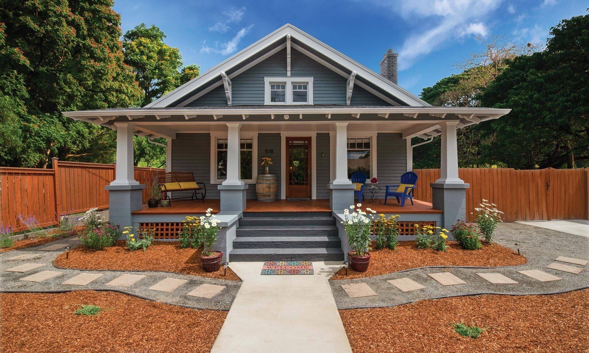 McMinnville House | Historic 1910 Bungalow & Carriage House Dog Friendly 1 Block to Wine & Dine