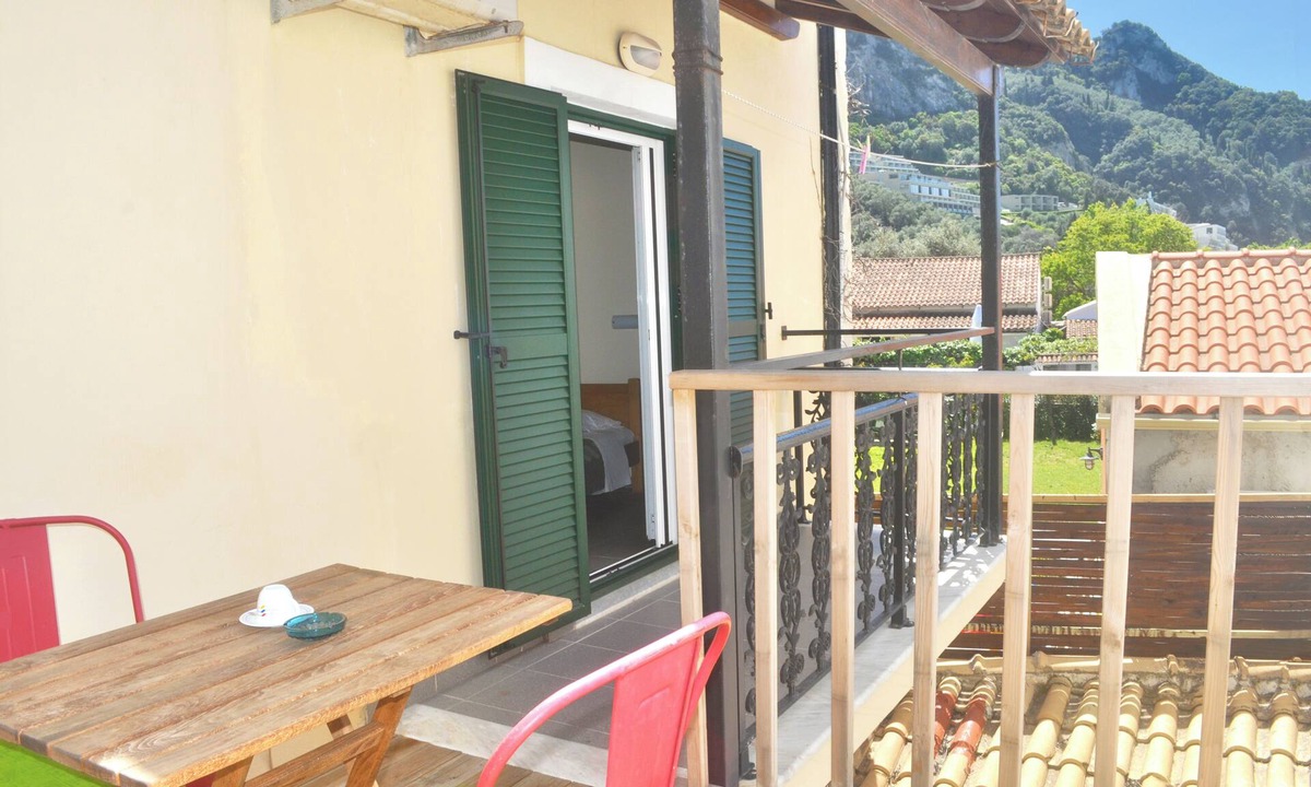 Agios Gordios House | Holiday Studio Apartments Yannis on Agios Gordios Beach in Corfu