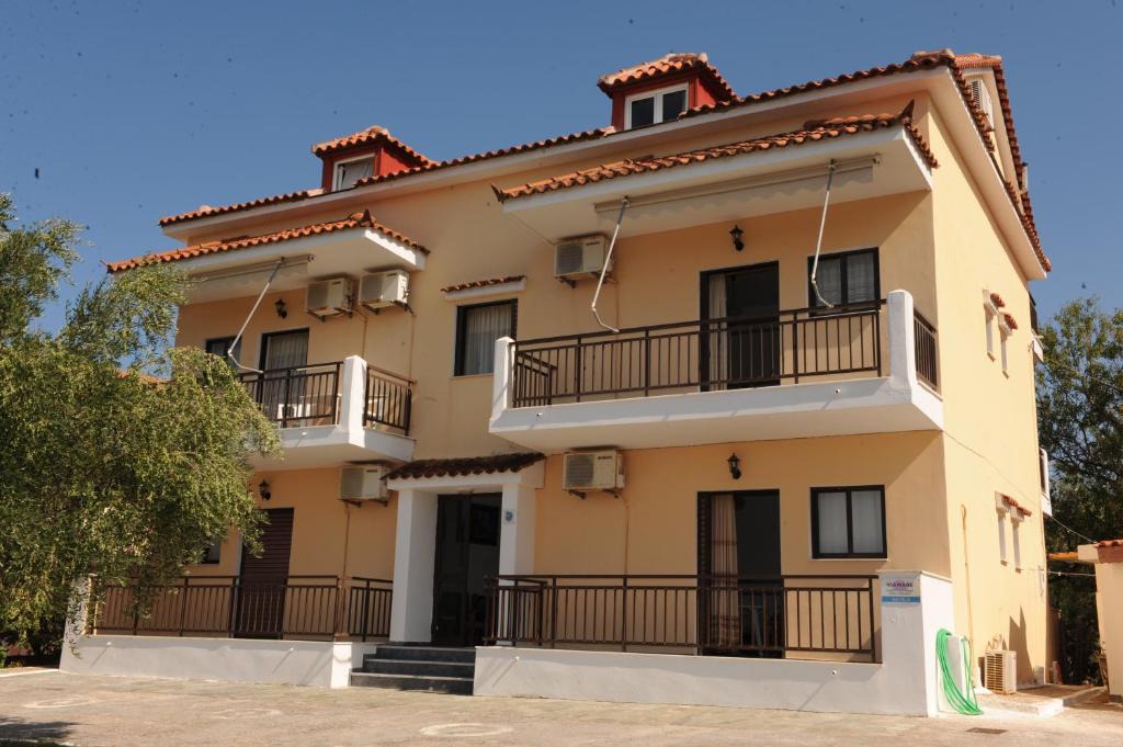 Amoudi Apartment | Isavella Studios