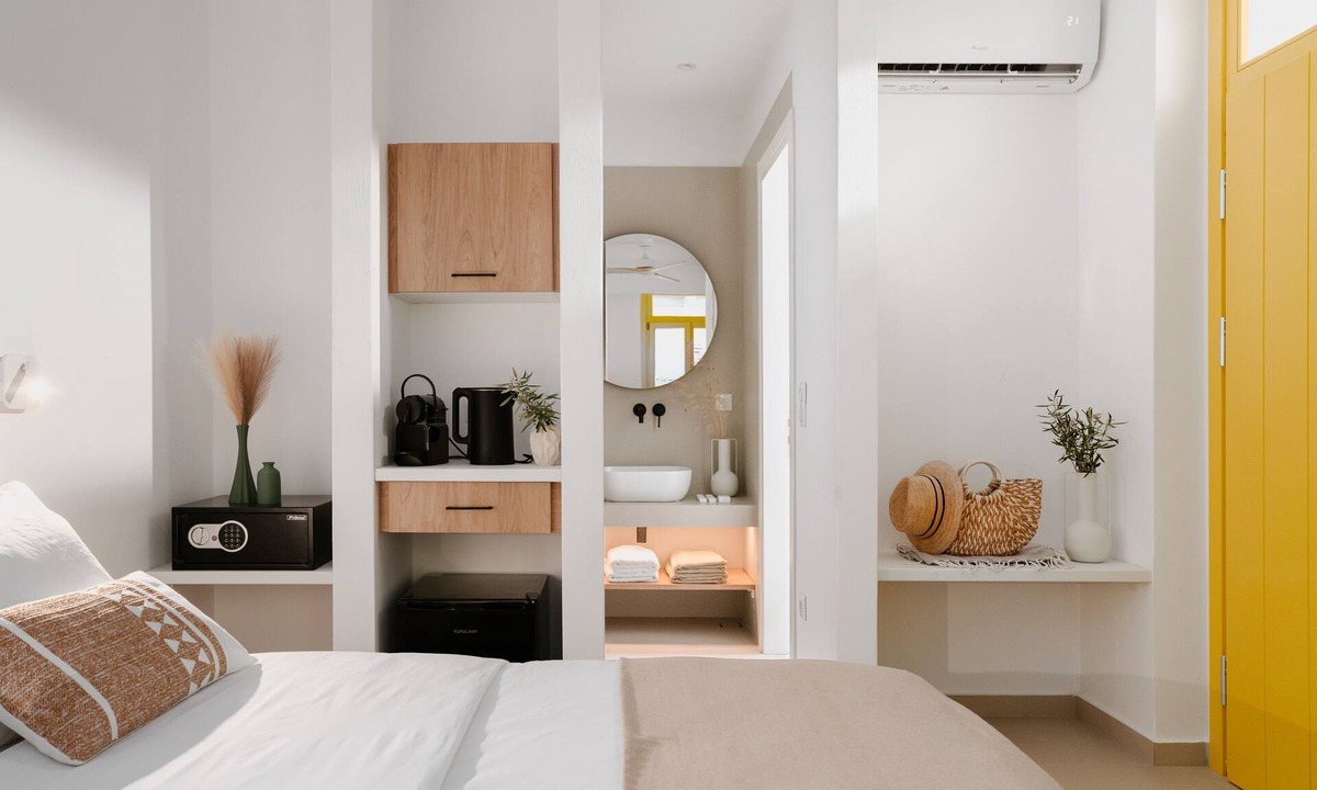Psathi House | Junior Suite with Shared Pool