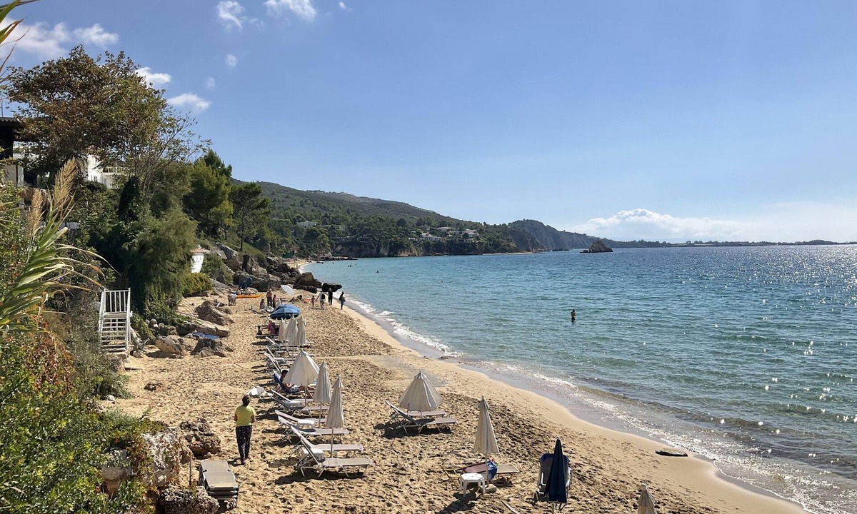Lassi Apartment | Kefalonia Lassi: 3 bedroom apartments with pool by famous Makris Gyalos beach
